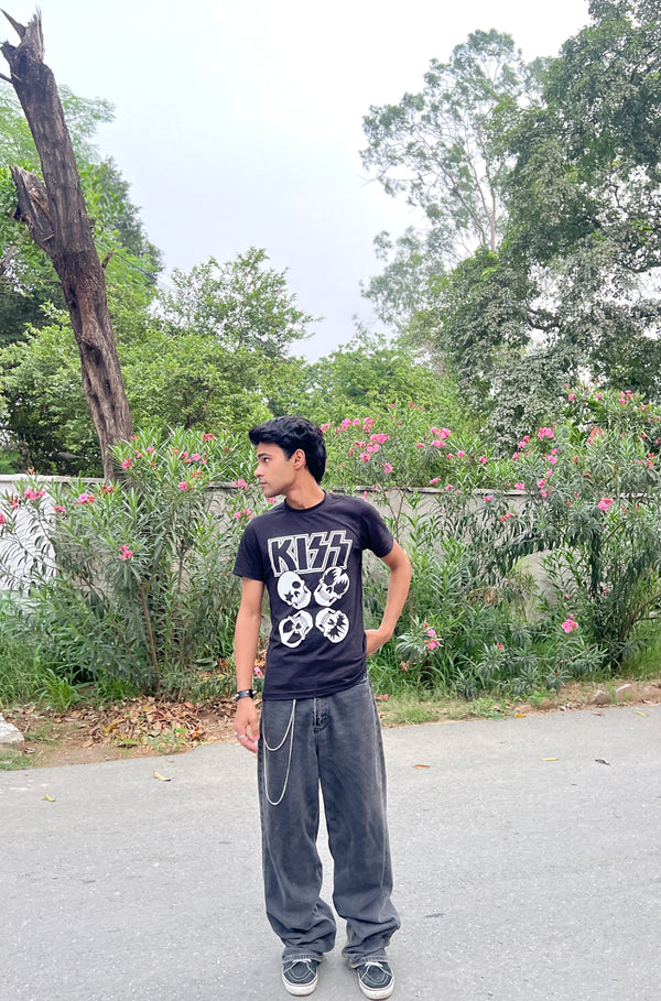 Kiss Tee